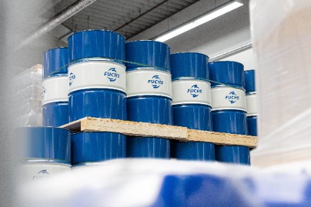 FUCHS showcases its SOLCENIC GM 20 fire-resistant hydraulic fluid